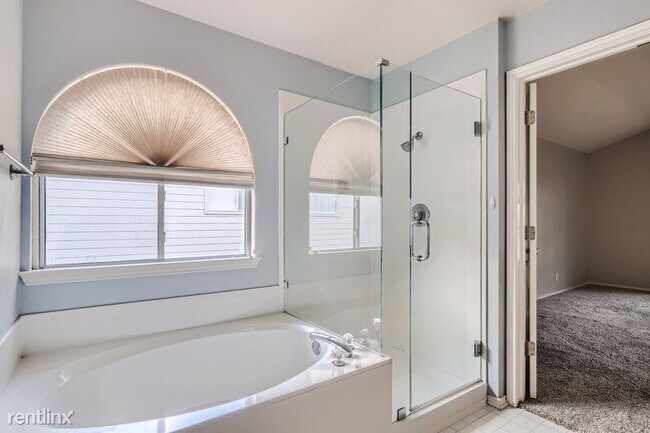 Building Photo - 4 br, 2.5 bath House - 3632 Sumter Glade UNIT