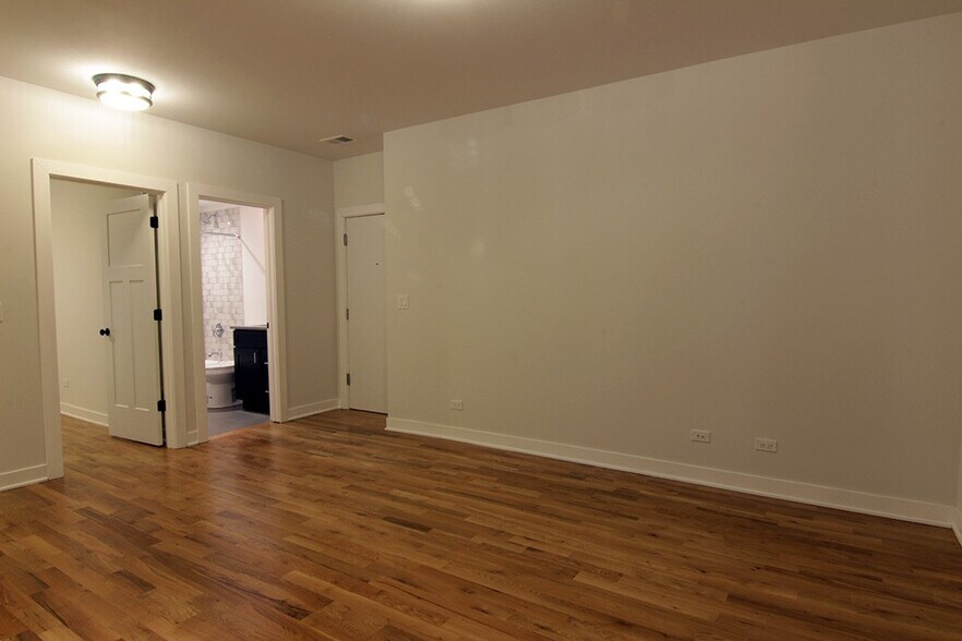 Building Photo - 2225 W Eastwood Ave