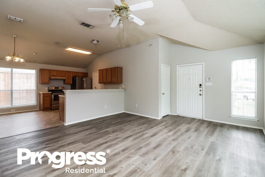 Building Photo - 10662 Flamewood Dr