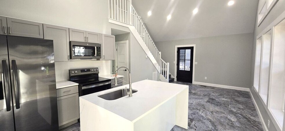 Building Photo - 22828 Sycamore Dr