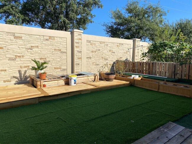 Building Photo - 18318 Mossy Creek Ln