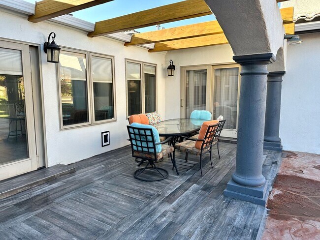 Building Photo - Move in Special Luxury 4 bedroom 4.5 bathr...