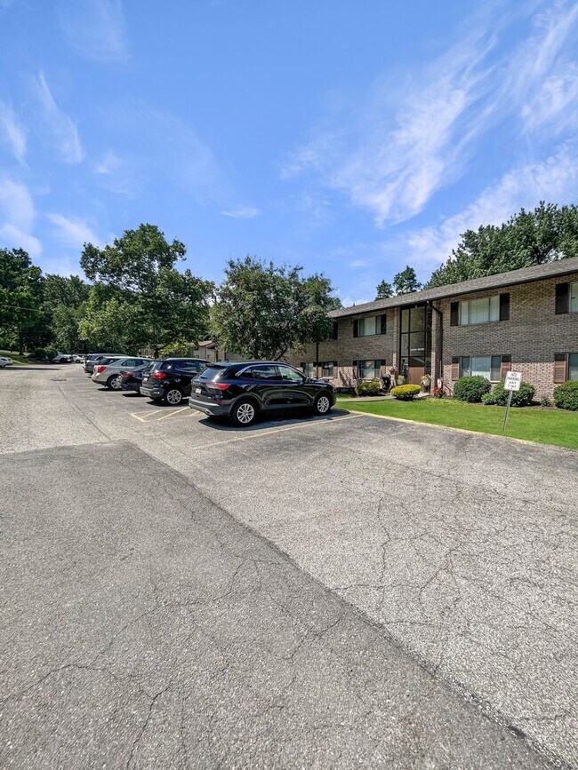 Building Photo - One Bedroom Condo in Moon Township!!