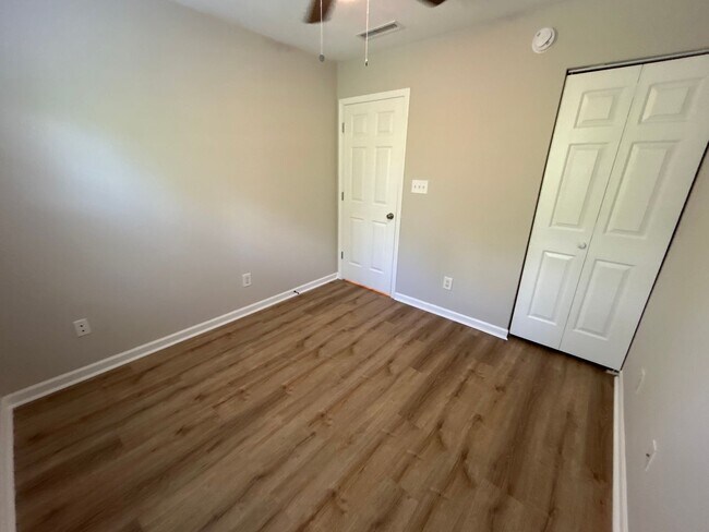 Building Photo - 4 Bedroom | 3.5 Bedroom Raleigh Townhome