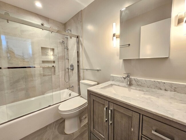 Building Photo - 446 Kirkham St