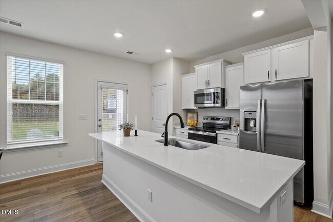 Building Photo - 74 Amaryllis Ln