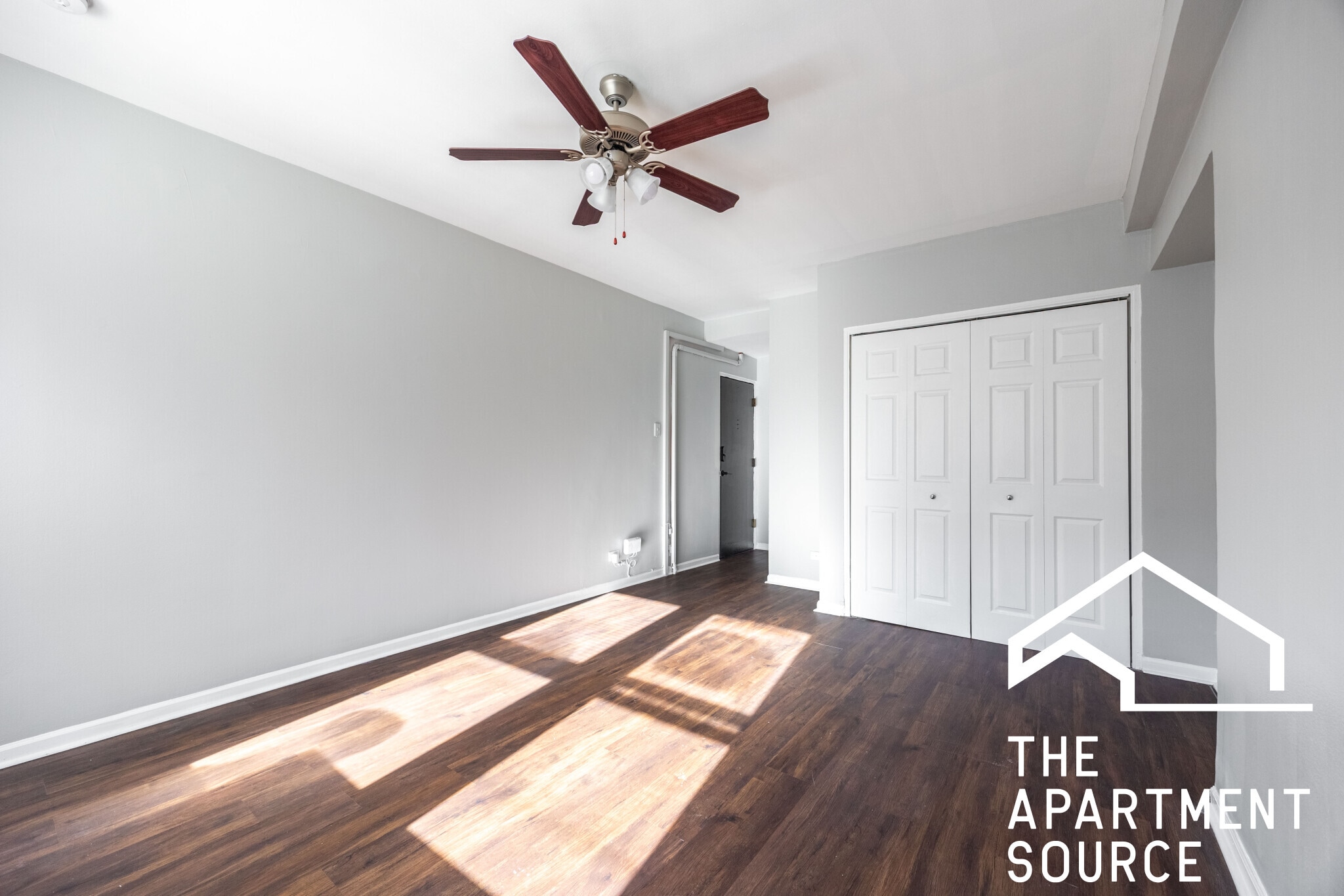 Building Photo - 1140 N La Salle Dr