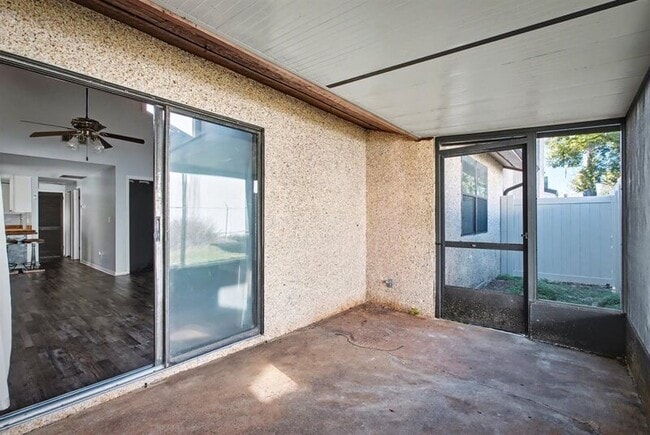 Building Photo - 569 Arcadia Dr