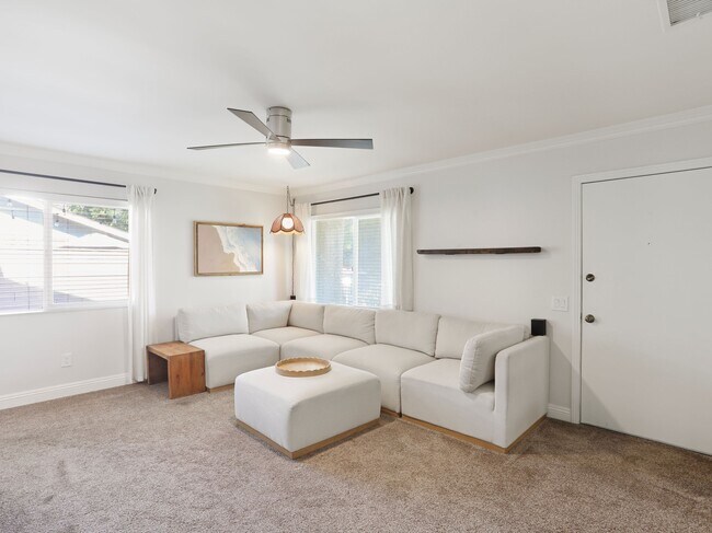 Building Photo - 1619 Carmel Cir W