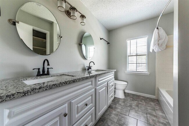 Building Photo - 3909 Spring Arbor Ct