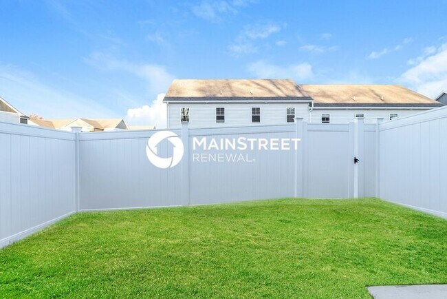 Building Photo - 3 Bedroom Pet-Friendly Home in Jeffersonville, IN with Main Street Renewal