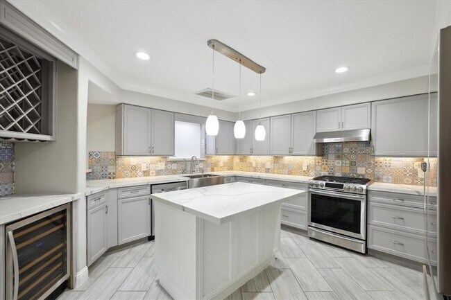 Building Photo - 12625 Memorial Dr