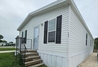 Building Photo - 464 Suwanee Dr