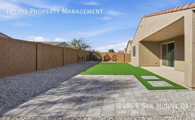 Building Photo - 2495 E San Miguel Dr