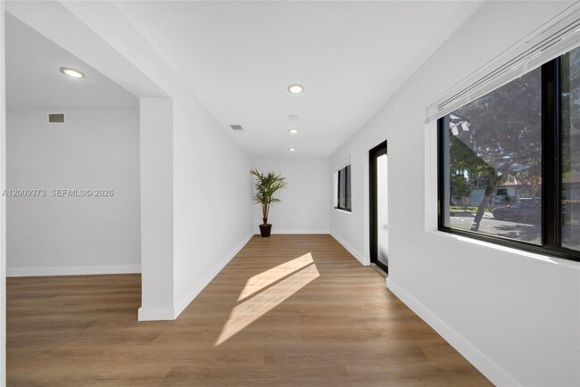 Building Photo - 1925 SW 23rd St