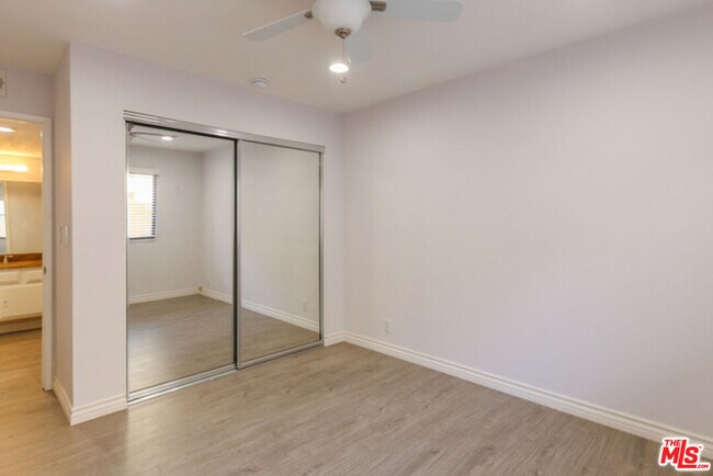 Building Photo - 435 S Virgil Ave