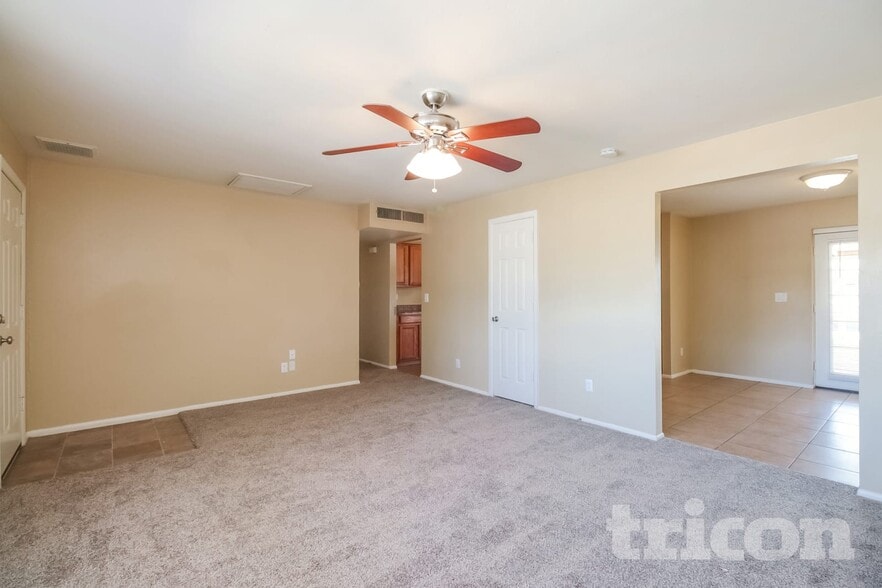 Building Photo - 5017 W Sierra Vista Dr