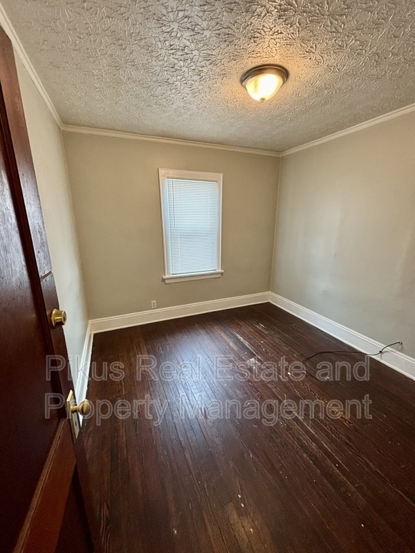 Building Photo - 485 Crouse St