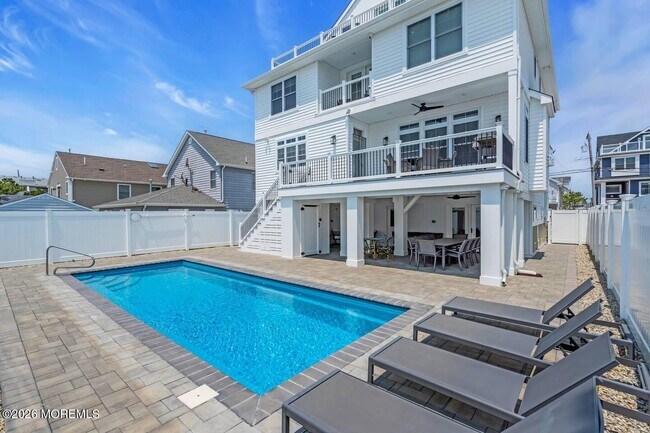 Building Photo - 13 5th Ave