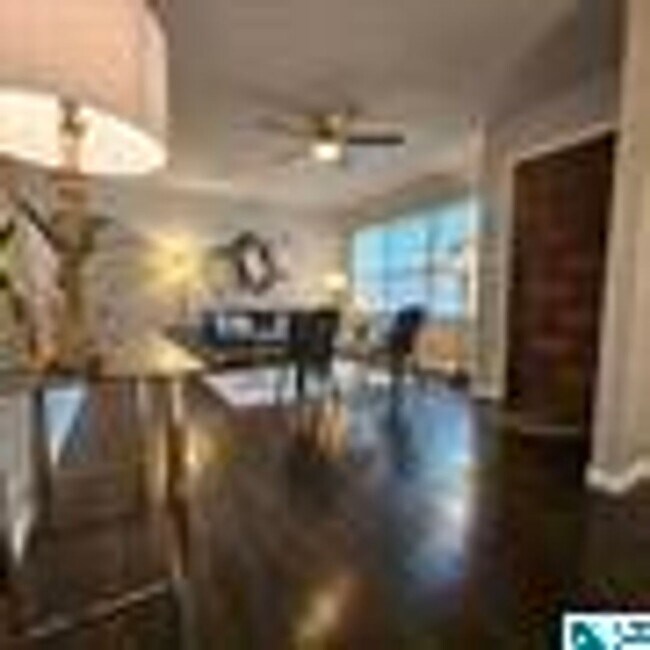 Building Photo - Charming 4 Bedroom, 1 Bathroom house