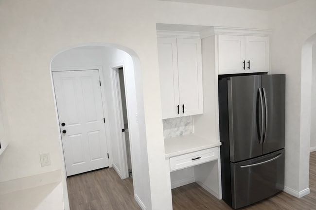 Building Photo - 8432 Weatherwood St