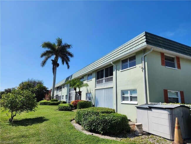 Building Photo - 300 Valley Stream Dr