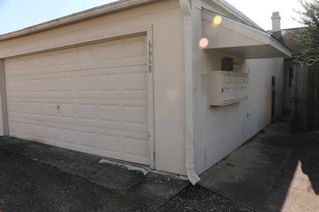 Building Photo - 6668 Lexington Dr