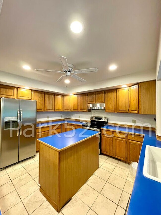 Building Photo - 1/2 Off First Full Month! 4 Bedroom Single...