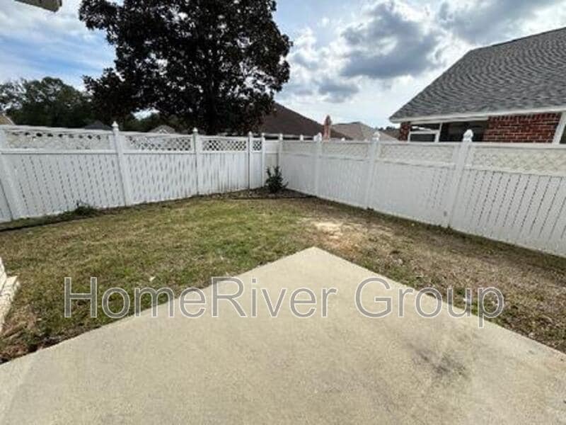 Building Photo - 3909 Throne Ct