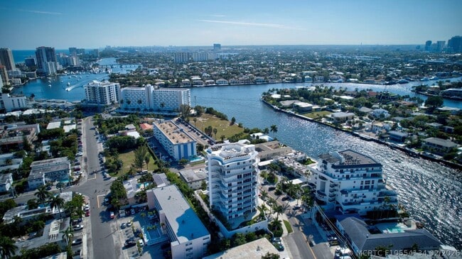 Building Photo - 612 Bayshore Dr