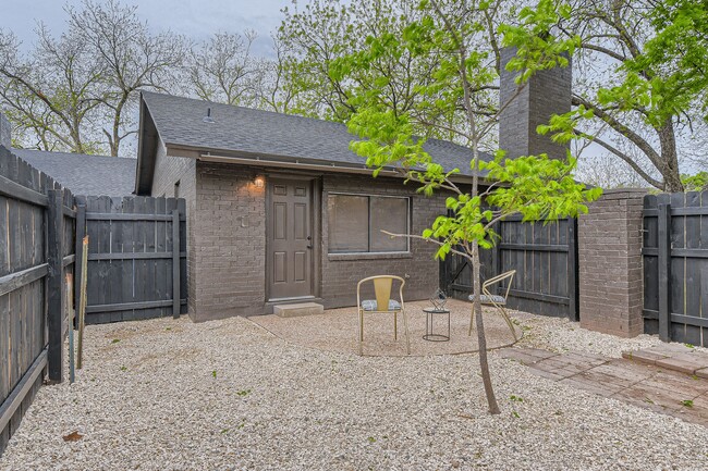 Building Photo - 3005 Edgedale Dr