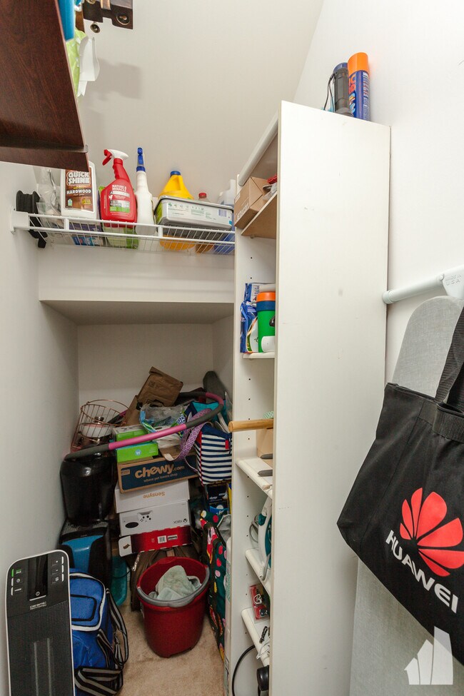 Building Photo - 648 W 16th St