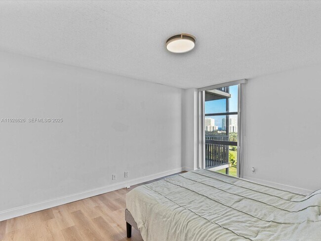 Building Photo - 20335 W Country Club Dr