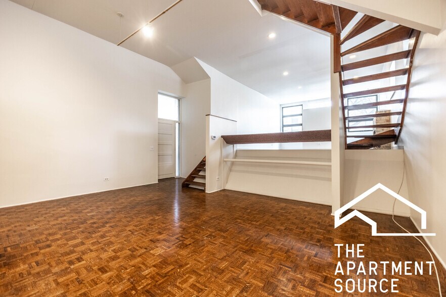 Building Photo - 2059 N Clifton Ave