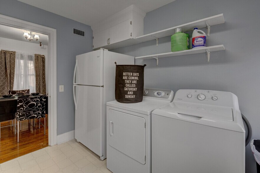 Building Photo - 814 N Buchanan Blvd