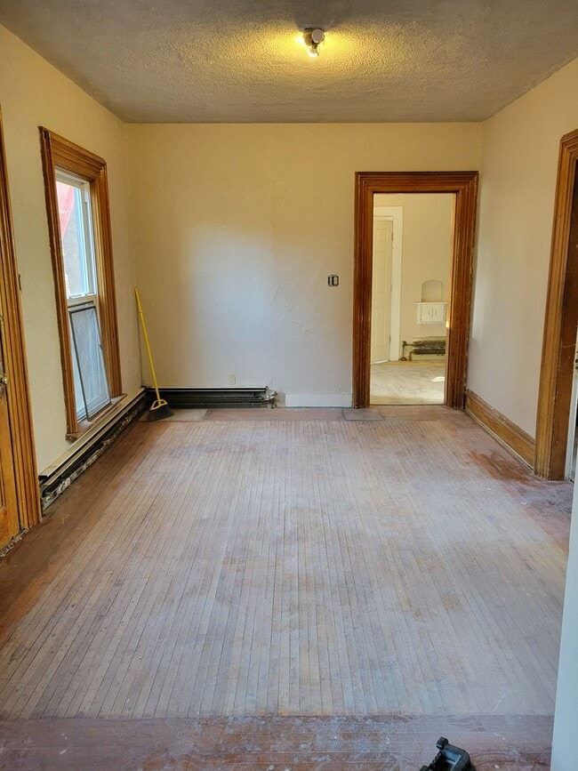 Building Photo - Single Family - 5 Bedroom