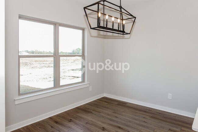 Building Photo - Fantastic 4bd/2ba home! Coming soon!