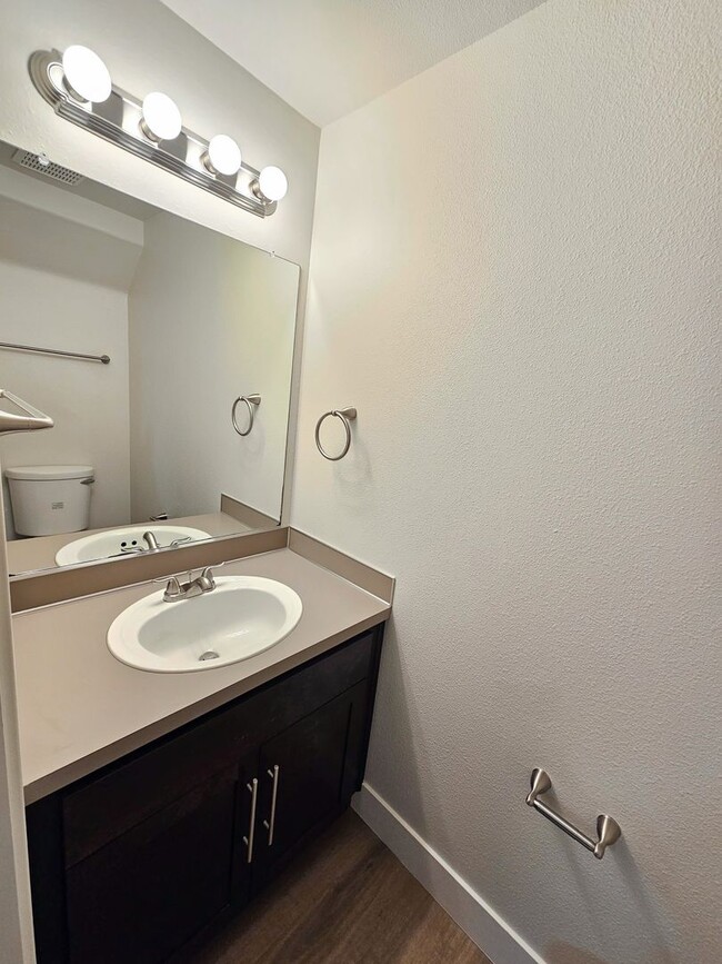 Building Photo - Large Updated 2 Bed, 1.5 Bath Townhouse w/ Washer & Dryer + Off-street Parking