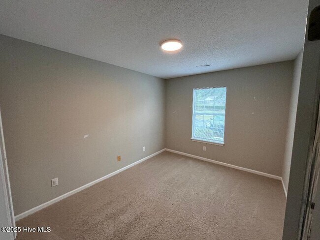 Building Photo - 2900 Mulberry Ln