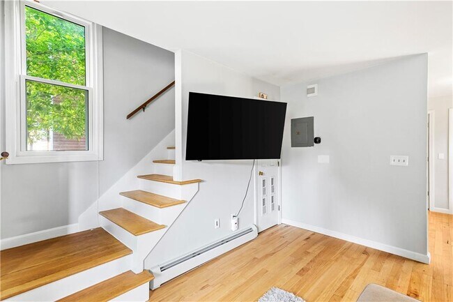 Building Photo - 46 Thurston Ave