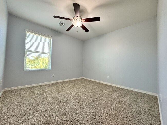 Building Photo - Spacious 5-Bedroom + Loft in Lyons Gate wi...