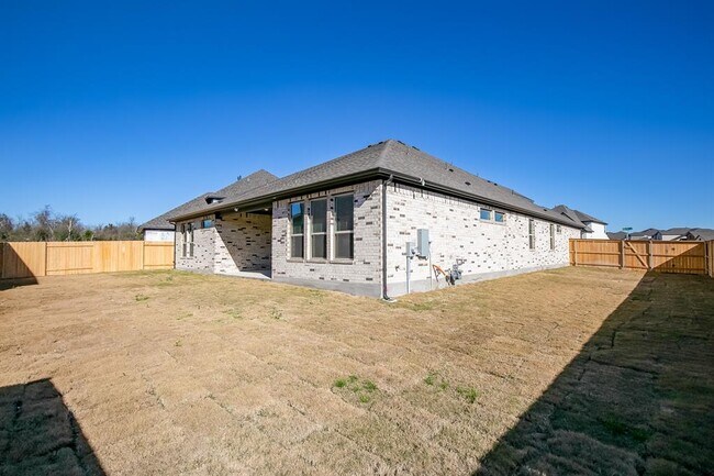 Building Photo - 2900 Miletto Dr