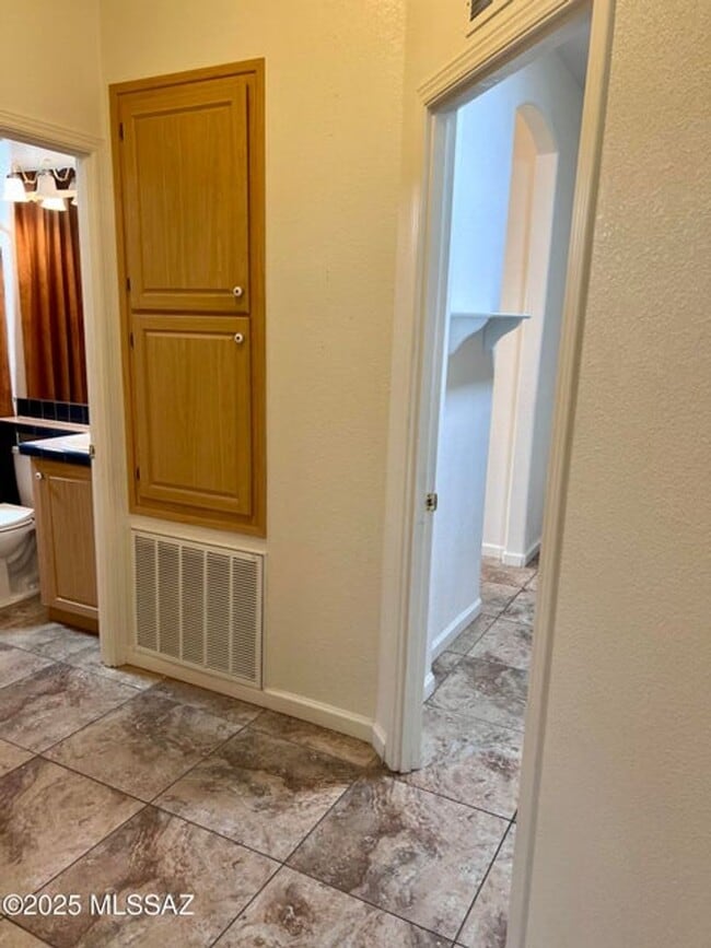 Building Photo - 1254 W Calle De Sotelo