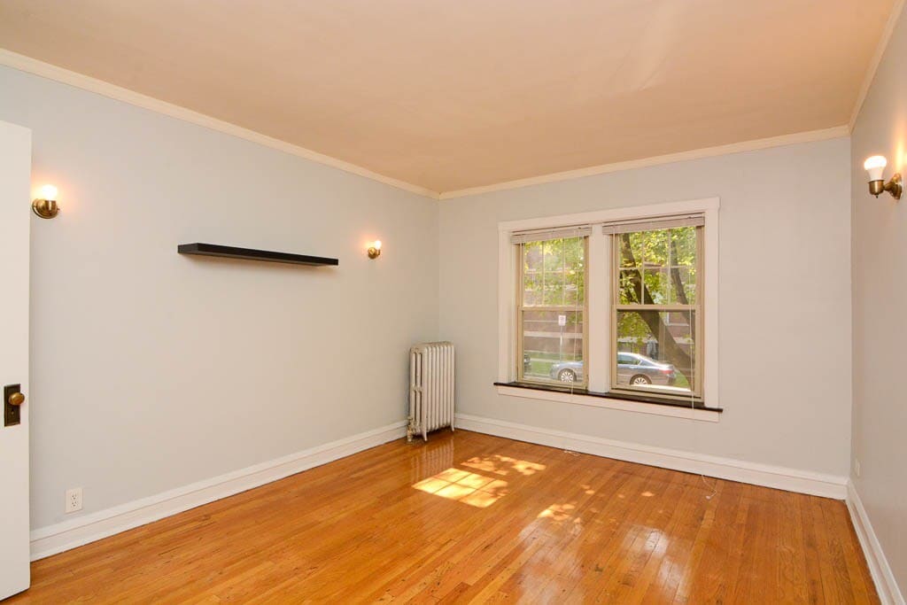 Building Photo - 4902 W Ainslie St