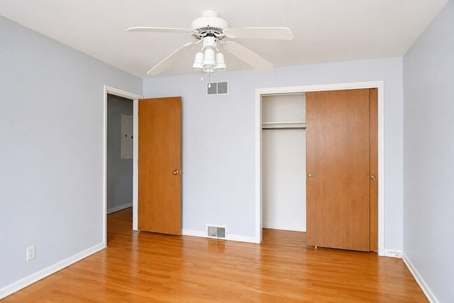 Building Photo - 4843 Elm St