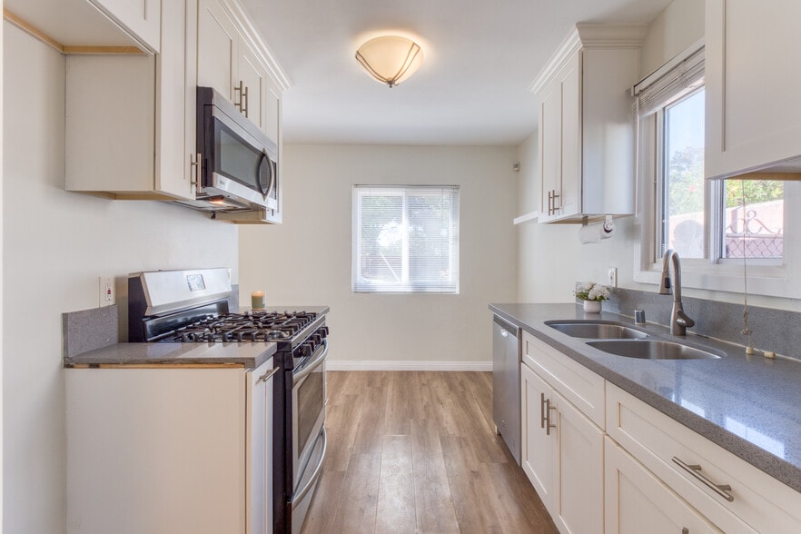 Building Photo - 1734 Eudora Ave