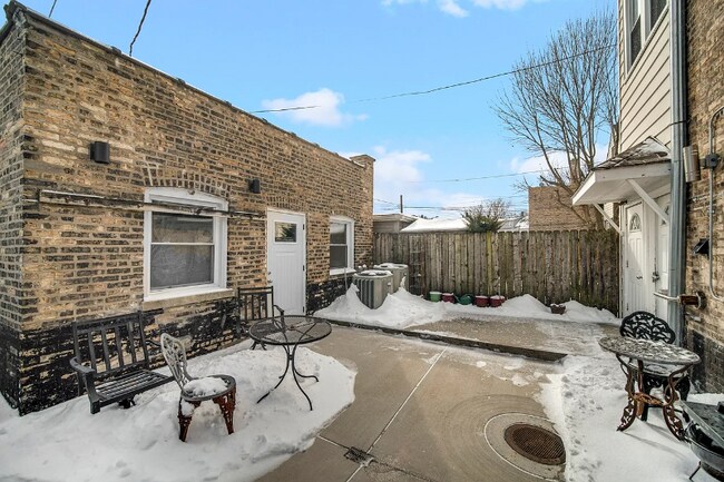 Building Photo - 3115 N St Louis Ave