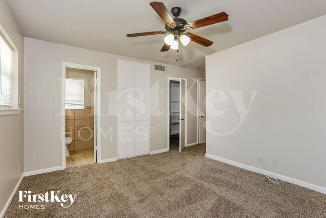 Building Photo - 5113 Bob Dr