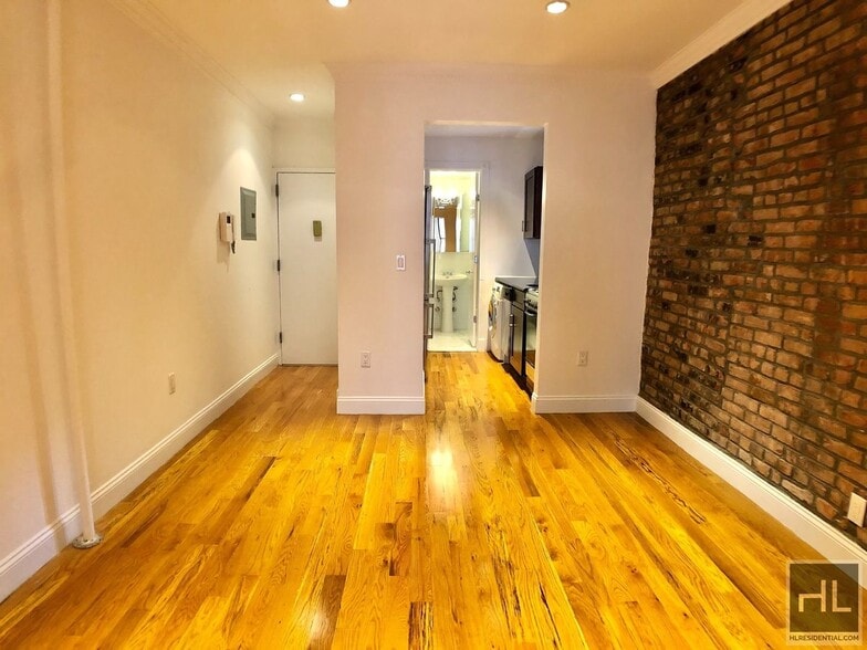 Building Photo - MOTT STREET