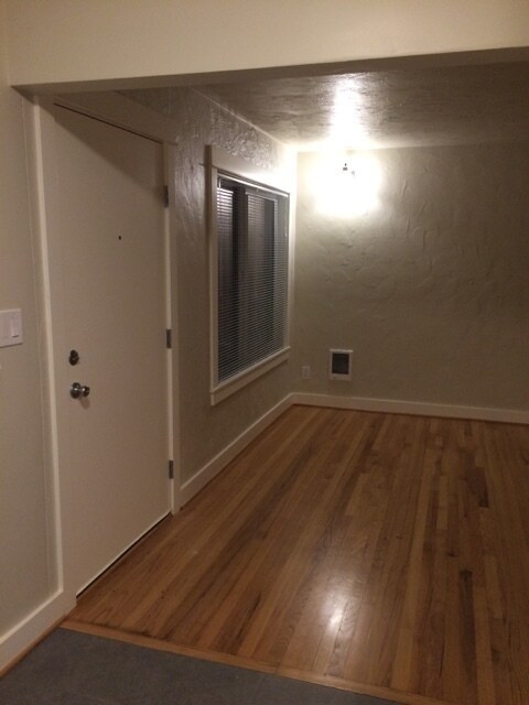 Building Photo - Modern Remodel Spacious 2BD University Par...